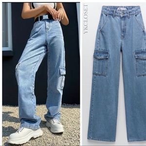 HIGH-WAISTED CARGO JEANS